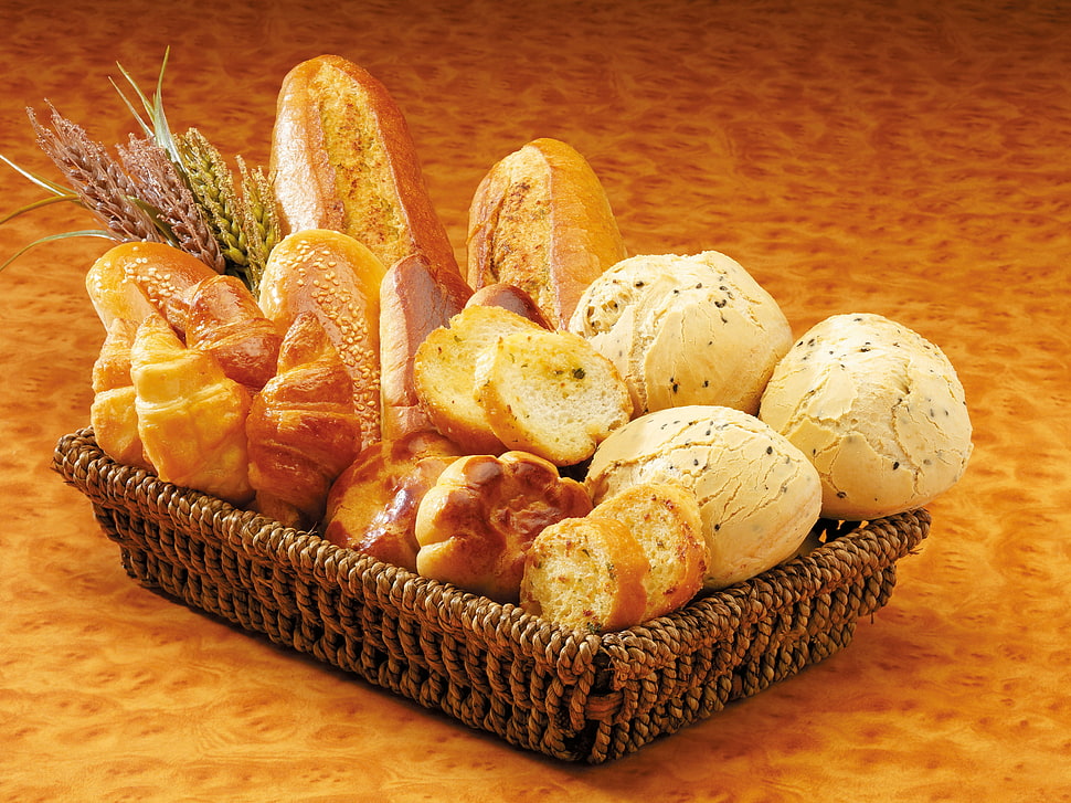 baked breads on brown wicker basket HD wallpaper