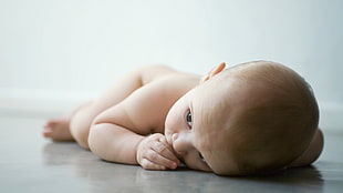 baby on a floor HD wallpaper