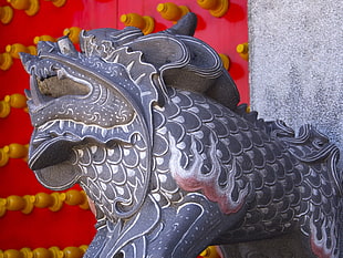close up photo of dragon figurine
