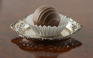 round chocolate with white wrap