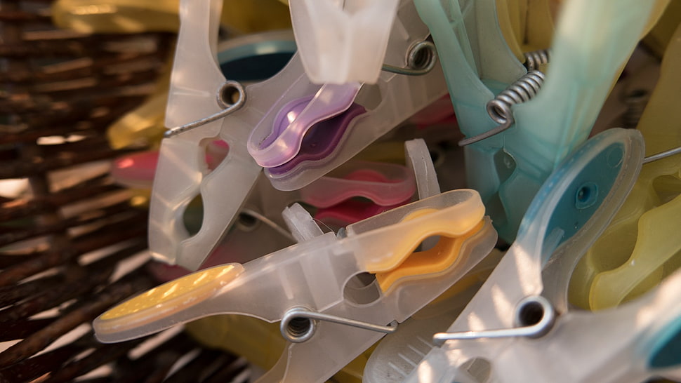 white plastic clothespin lot, clothespin, baskets HD wallpaper