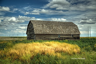 landscape photography of brown wooden barn during daytime HD wallpaper