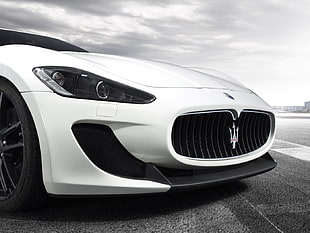 white Maserati sports car, car, Maserati, Maserati GranTurismo, MC Stradale HD wallpaper