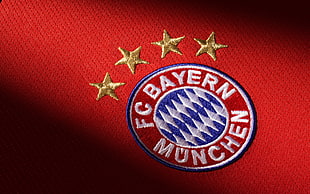 red and blue FC Bayern Munchen embroidered logo, FC Bayern , Bayern Munchen, logo, sports jerseys