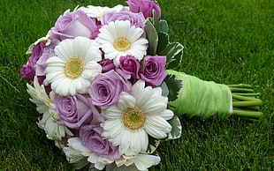 white Daisy and purple Roses flower bouquet