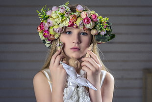 photo of girl wearing flower wreath HD wallpaper