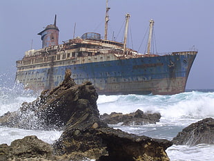 rusted blue, white, and red ship, wreck, decay, ship HD wallpaper