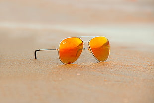 gold-framed Ray Ban aviator sunglasses with yellow lens HD wallpaper