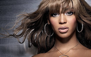 Beyonce wearing silver loop earrings HD wallpaper