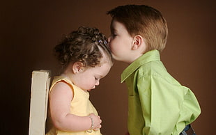 girl and boy kissing HD wallpaper
