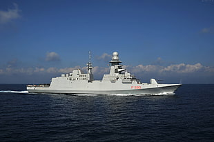 gray F590 battle ship during daytine HD wallpaper
