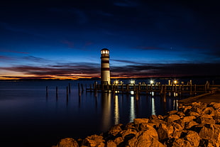 lighthouse at sea during nighttime, podersdorf HD wallpaper