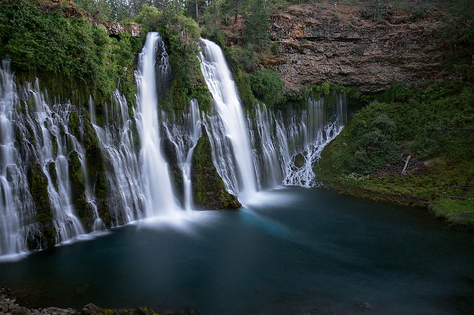 waterfalls during daytime HD wallpaper