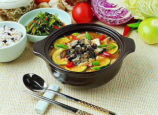 soupe with vegetable on bowl HD wallpaper