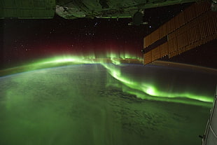 green Aurora Borealis, aurorae, space station, Earth, space HD wallpaper