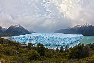 panoramic photography of lake between mountains during daytime HD wallpaper