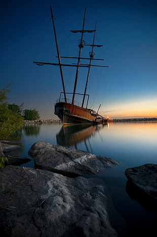 brown galleon ship on water during golden hour, jordan HD wallpaper