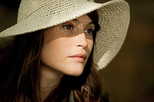 woman in white knitted hat