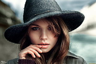 woman in black hat and black top in close-up photography