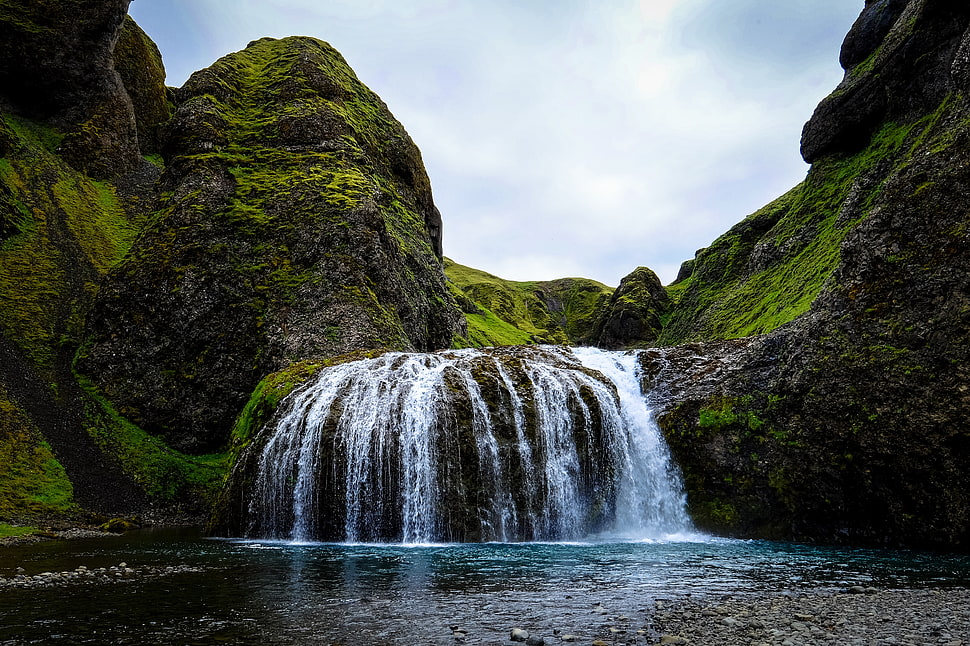 black and green falls HD wallpaper
