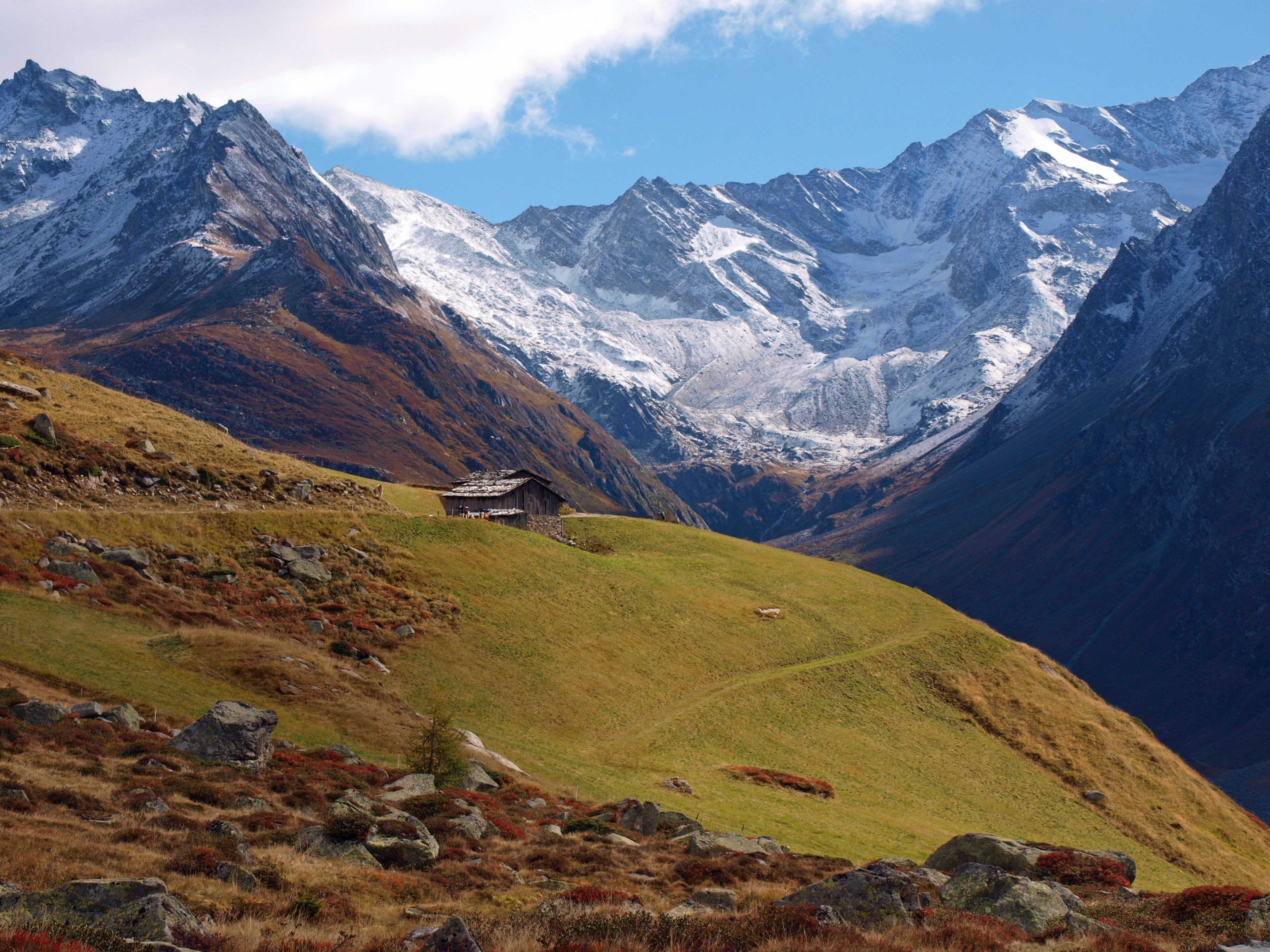 house near mountain panoramic photography