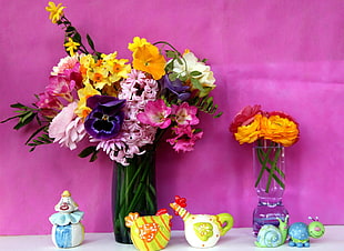 bouquet of flowers in glass vase HD wallpaper
