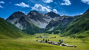 village in the middle of mountains during day time, dörfli HD wallpaper