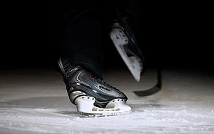 unpaired white and black ice hockey skate, ice hockey, Hockey