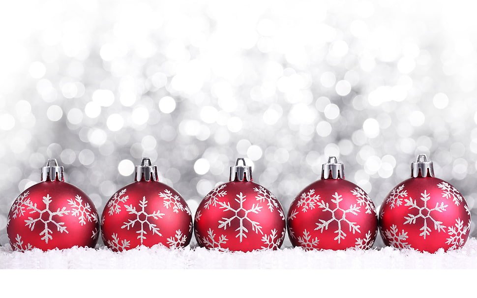 four red christman baubles HD wallpaper