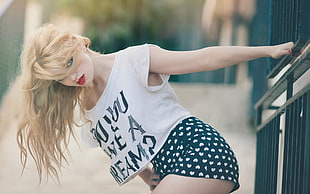 women's white boat-neck cap-sleeved crop top and black and white heart print short shorts, blonde, women HD wallpaper