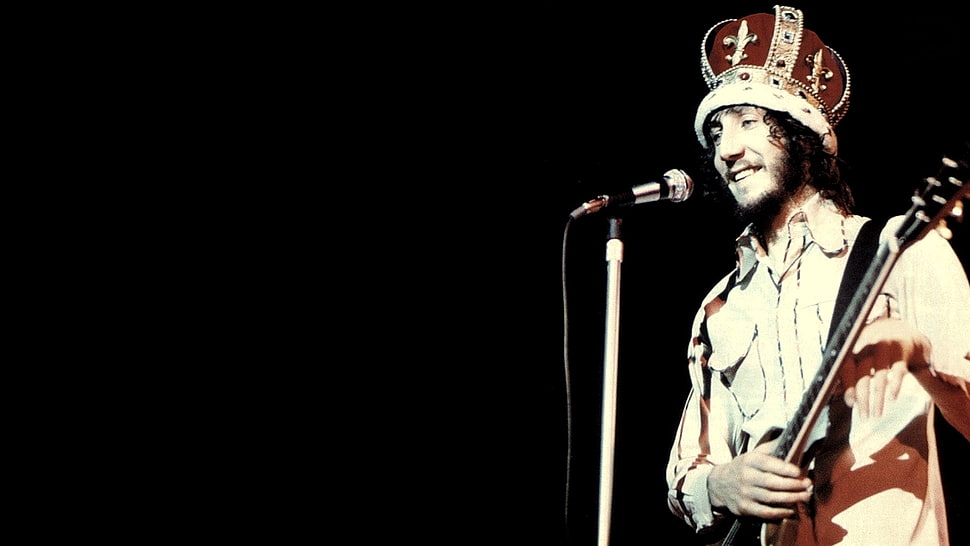 man playing guitar beside microphone wearing crown HD wallpaper
