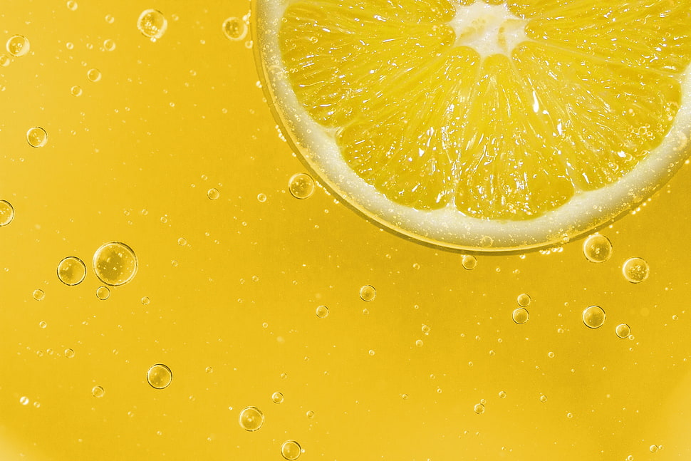 sliced Lemon with juice in macro shot photography HD wallpaper