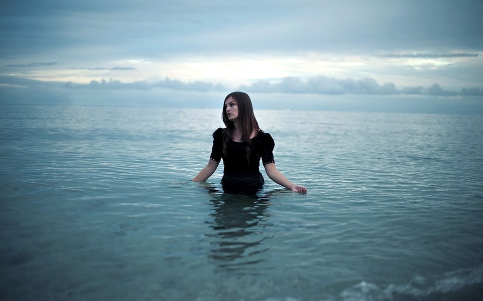 woman wearing black shirt on body of water HD wallpaper