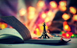 shallow focus of Eiffel tower pendant HD wallpaper