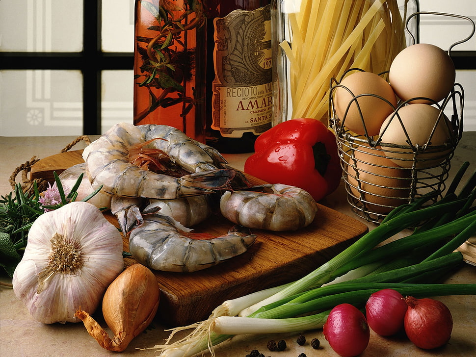 food photography of scallions, bulb of garlic, three red onions beside brown chopping board HD wallpaper