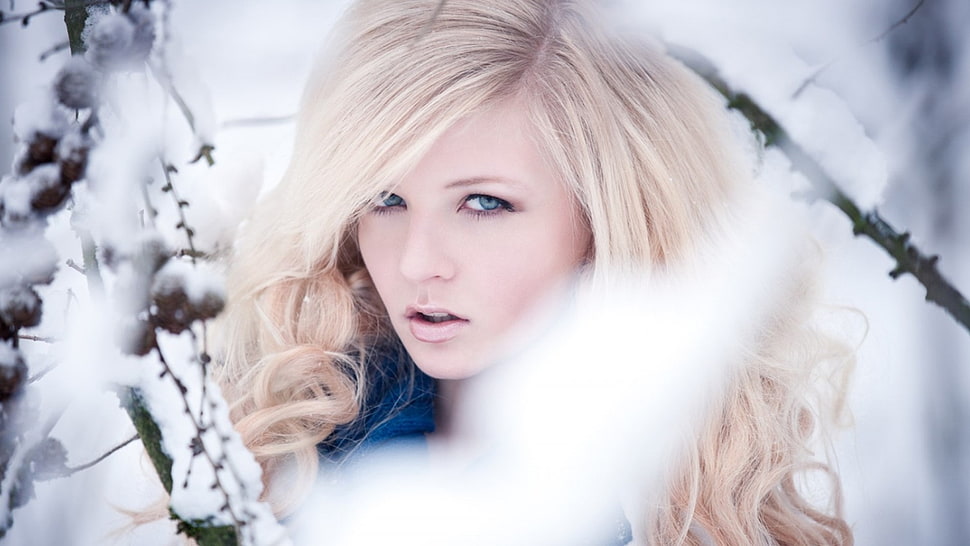 selective focus photo of blonde-haired woman on snowy terrain HD wallpaper