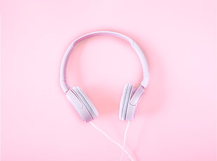 animated illustration of headphones