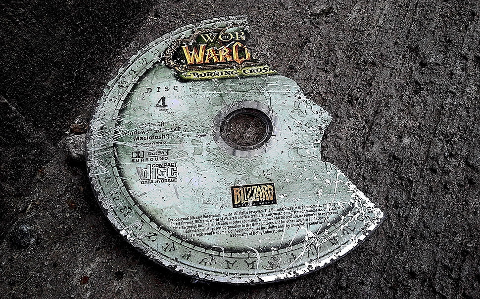 Blizzard Entertainment World of Warcraft disc, broken, World of Warcraft HD wallpaper