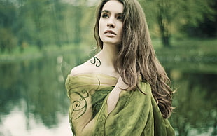 woman wearing green dress HD wallpaper