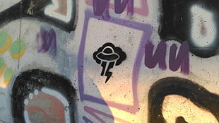 UFO illustration, clouds, wall, aliens, graffiti