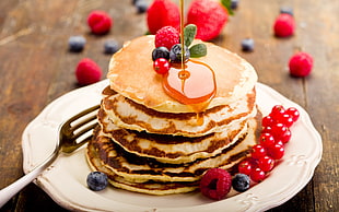 pancake with blackberries, redberries and raspberries HD wallpaper