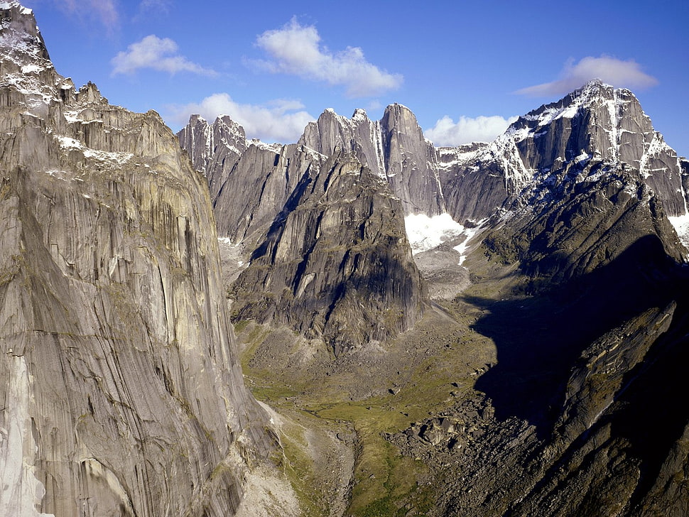 gray mountain during daytime HD wallpaper