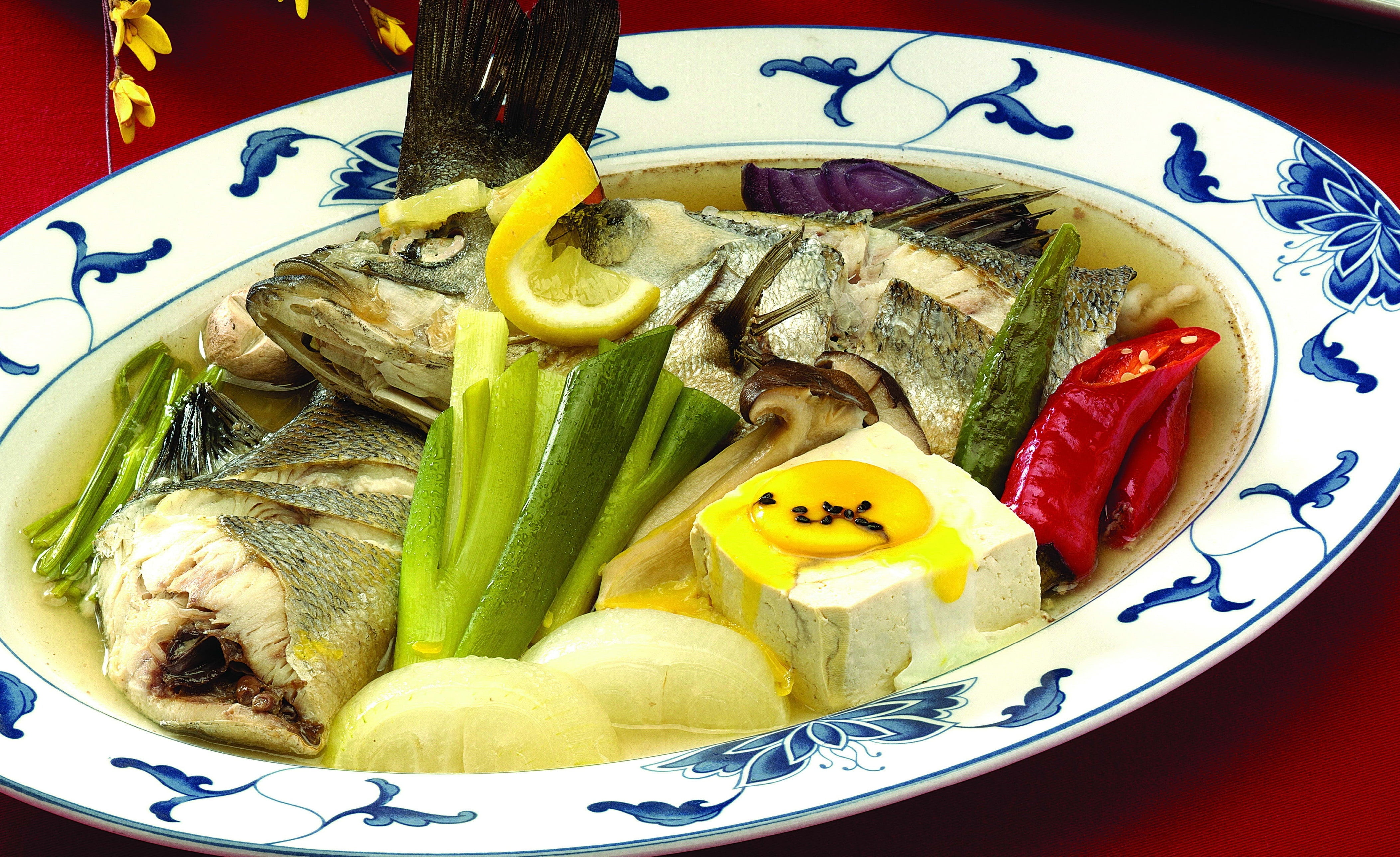 Блюда из рыбы суп. Блюда из рыбы. Блюда из рыбы картинки. Суп уха. Обед рыба.