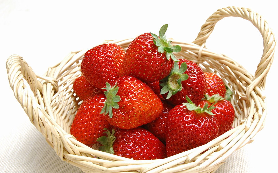 red strawberries HD wallpaper