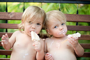 two children eating icecream during daytime HD wallpaper