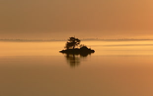 silhouette photography of island in the middle of body of water HD wallpaper