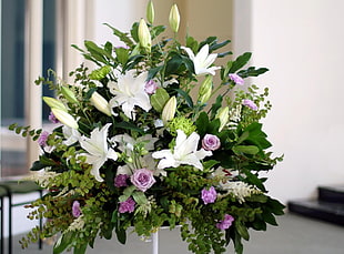 white and purple flowers bouquet with white metal stand HD wallpaper