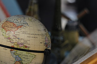 closeup photography of desk globe