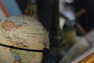 closeup photography of desk globe HD wallpaper