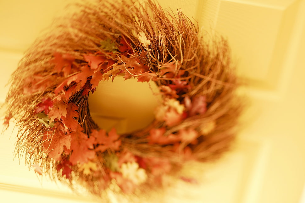 brown leave wreath HD wallpaper